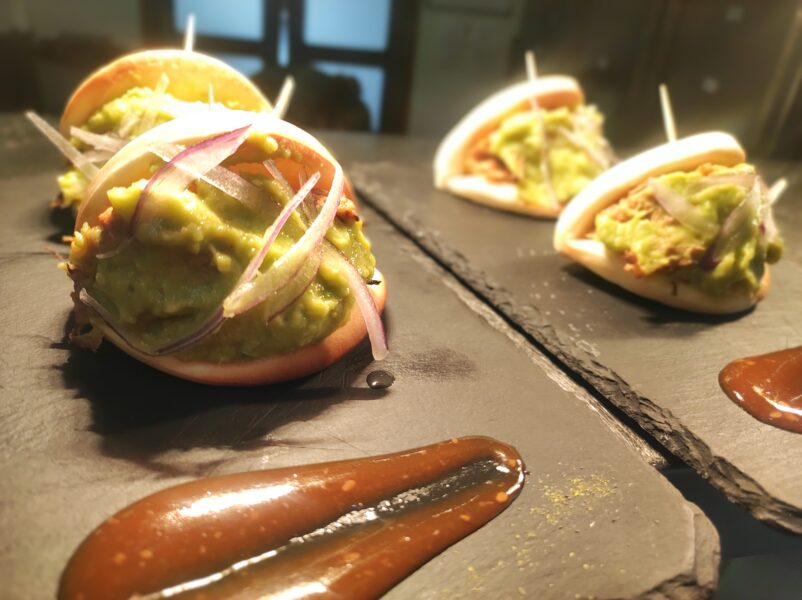 pan-bao-cerdo-guacamole